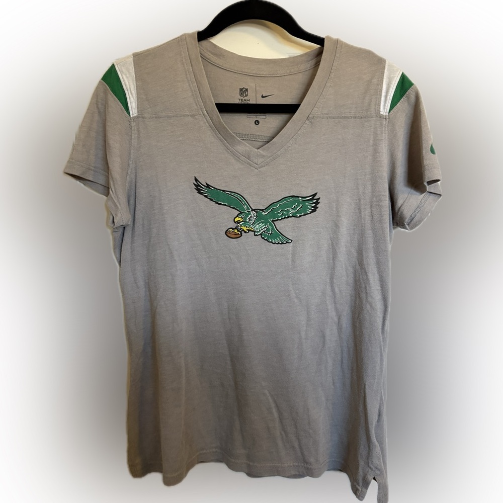 Nike Philadelphia Eagles Women’s Gray Tee